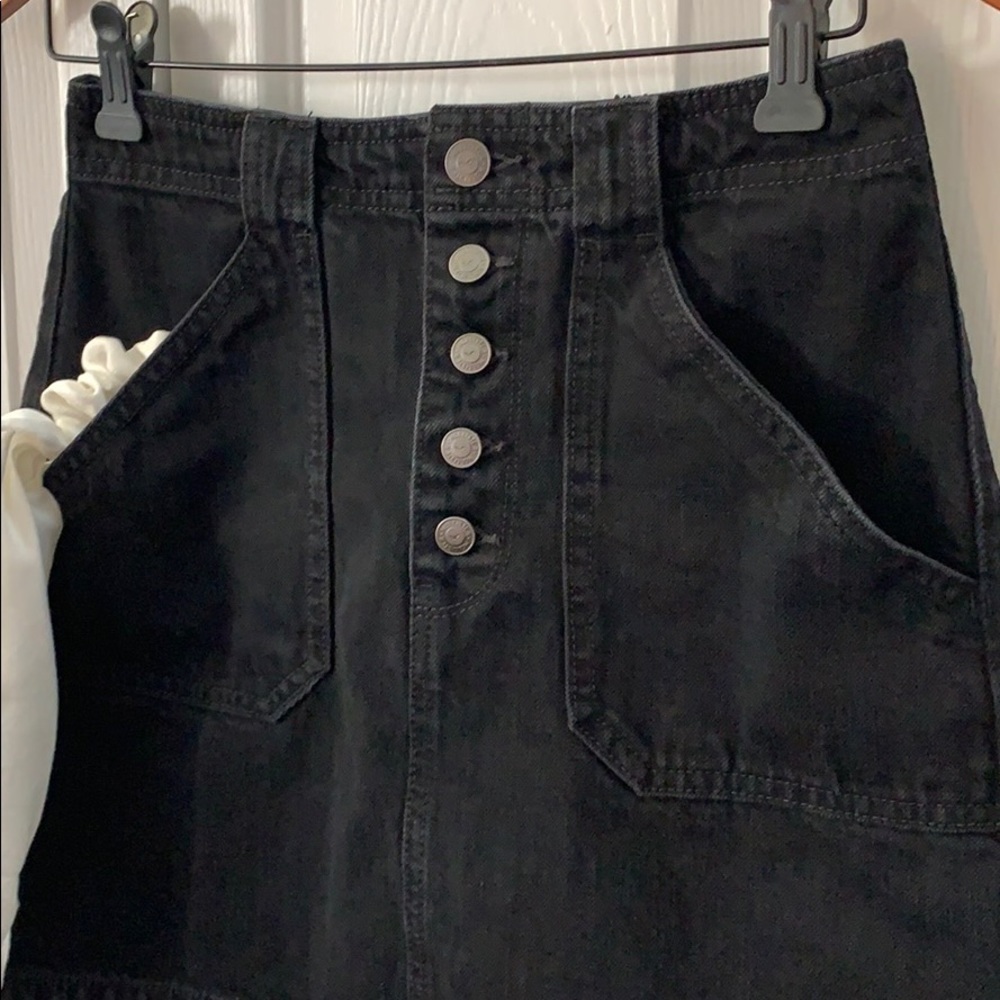 Hollister Denim Skirt. - Picture 3 of 7